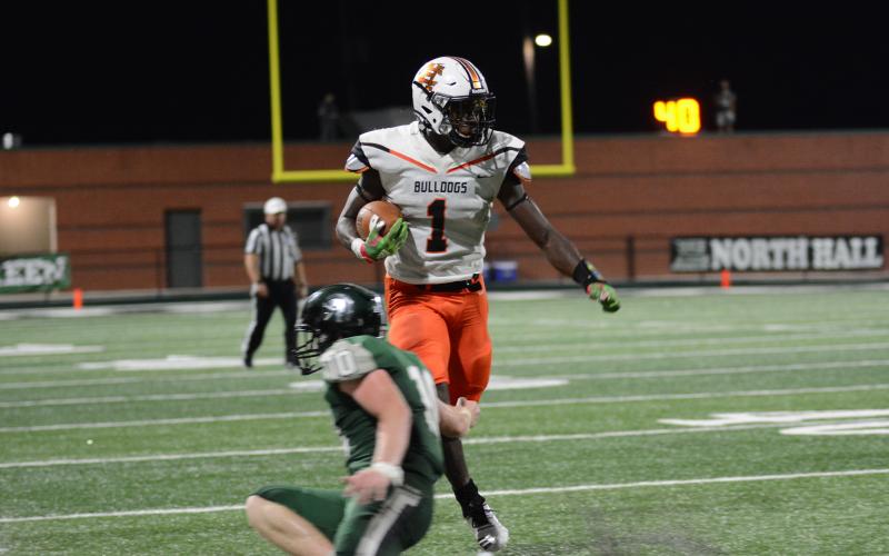 Malachi Thomas tries to avoid a tackler.