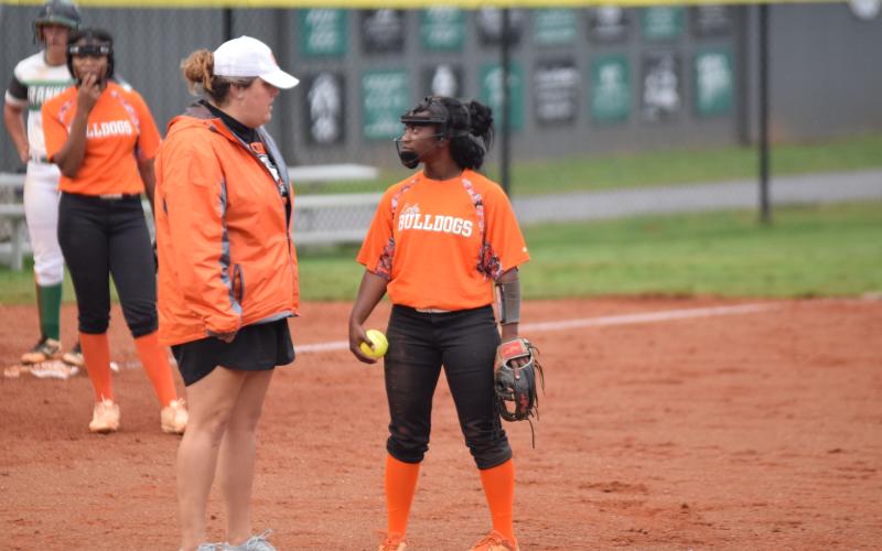 Photo by Shane Scoggins/Franklin Co. Citizen-Leader Coach Katie Jo Gentry talks to pitcher Taikibrea “Red” Campbell during the Bulldogs’ win over Franklin County in Carnesville on Sept. 24.