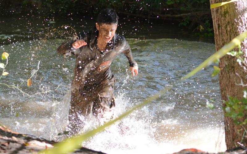 Luis Genchi crosses a water obstacle.