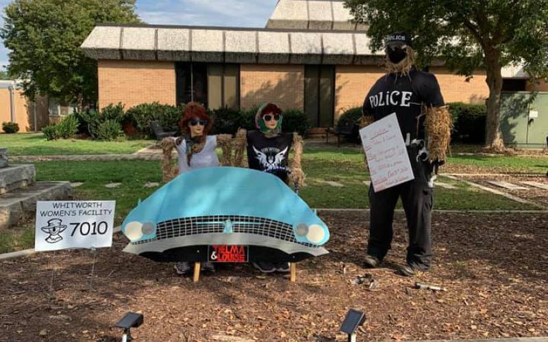 The third-place winning scarecrow — Thelma and Louise.