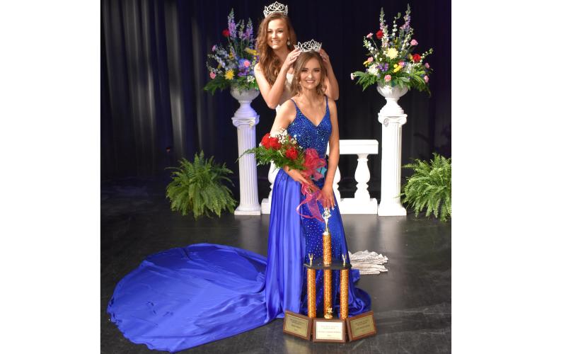 Photo submitted Senior Erin Isbell, front, receiving her Miss Hart County High School crown from last year’s Miss HCHS Caroline Page on March 20 at the Lonnie Burns Fine Arts Center.