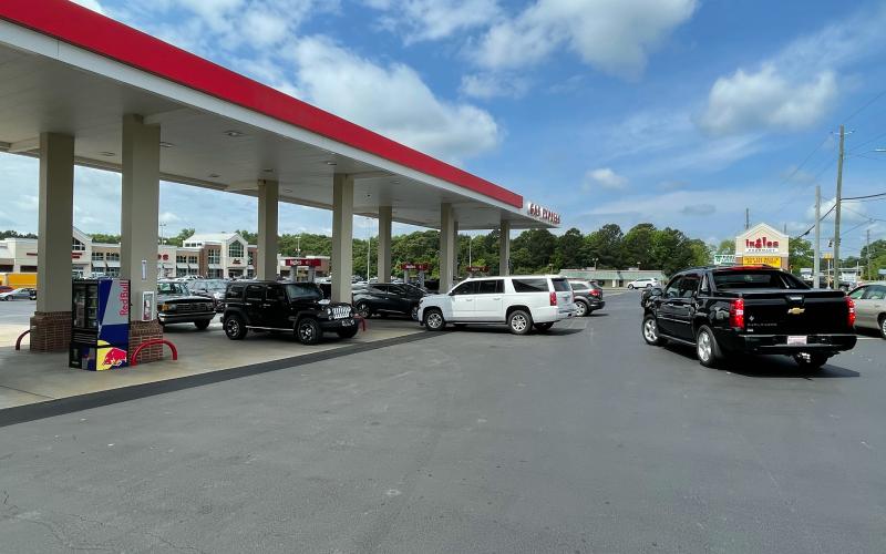 Drew Dotson/The Hartwell Sun - Drivers swarmed to Ingles in Hartwell Tuesday afternoon when the gas station restocked on gasoline, which they had run out of earlier in the day.