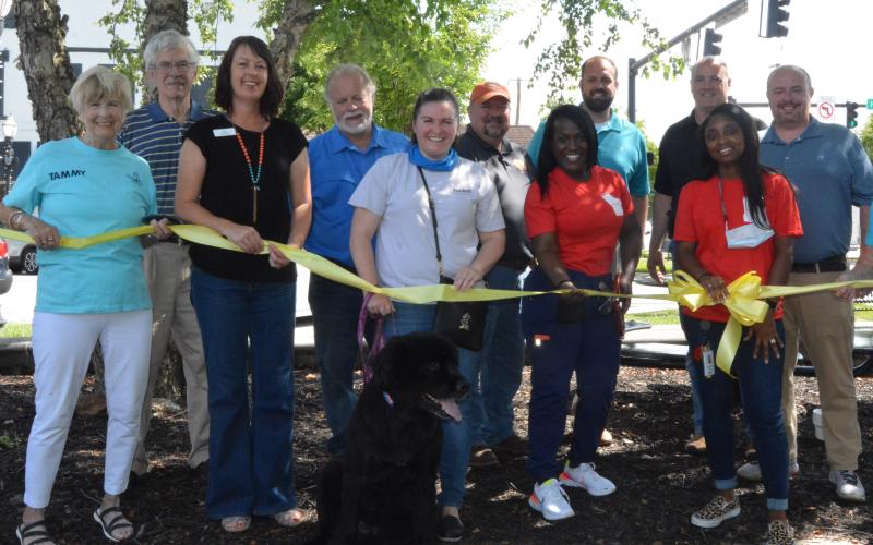 Drew Dotson/The Hartwell Sun Local government officials and sponsors cut the ribbon, dedicating the new picnic tables at the Hartwell courthouse.