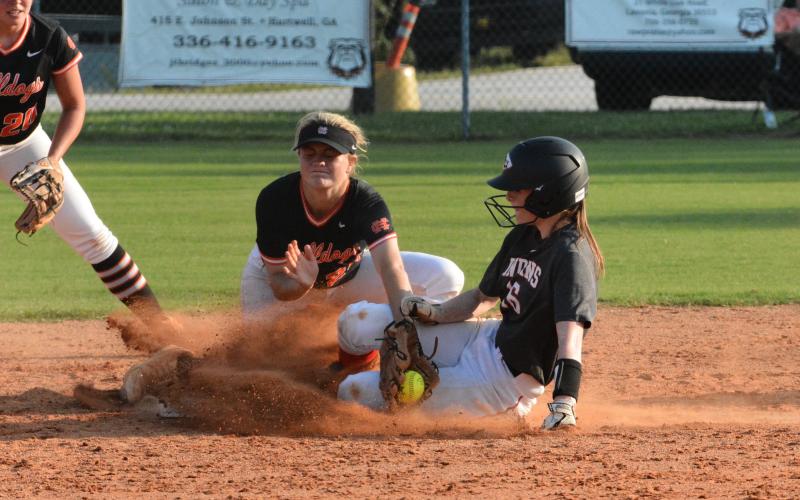 Drew Dotson/ The Hartwell Sun - Anslee “Boo” Mitchell attempts the tag on the Stephens County runner at second.