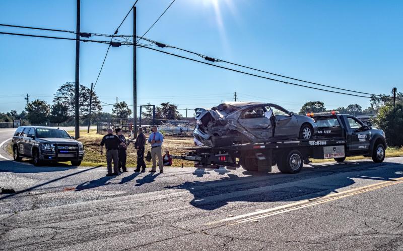 First responders converse at the scene of a Monday wreck along Reed Creek Highway in Hartwell.