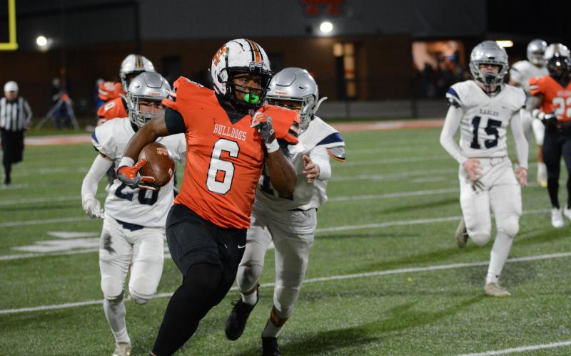 Malachi Kelley takes a screen pass for a big gain in the Oct. 29 game vs. East Jackson.