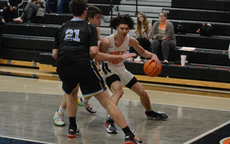 Johnny Curry fights through Daniel defenders along the baseline in the Dog’s loss on Wednesday, Dec. 29.