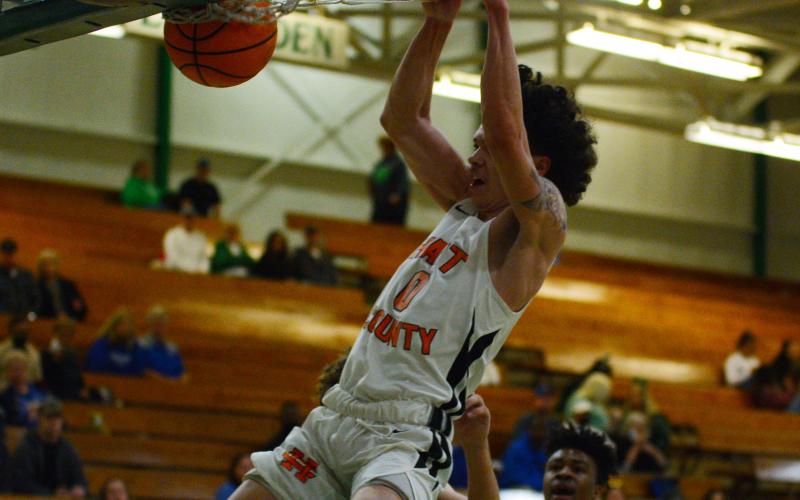 Johnny Curry dunks on Oconee County.