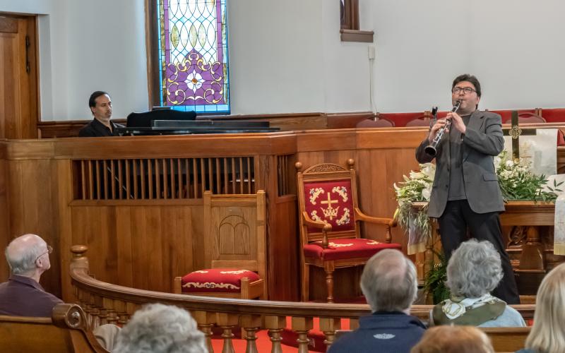 Igor Begelman dazzles the audience at the Hartwell First United Methodist Church playing famous classics.