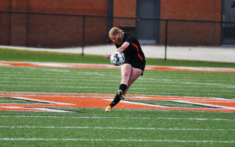Sydnie Reid launches a pass upfield.