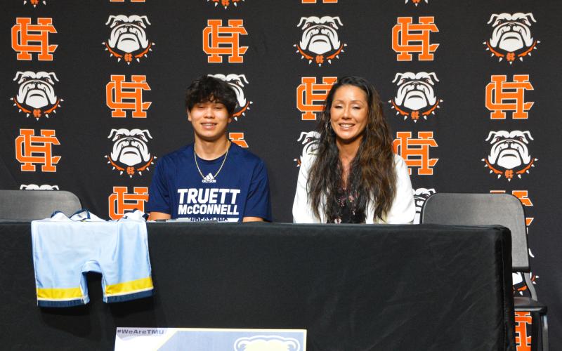Miguel Jaimes signs to Truett McConnell University for wrestling.