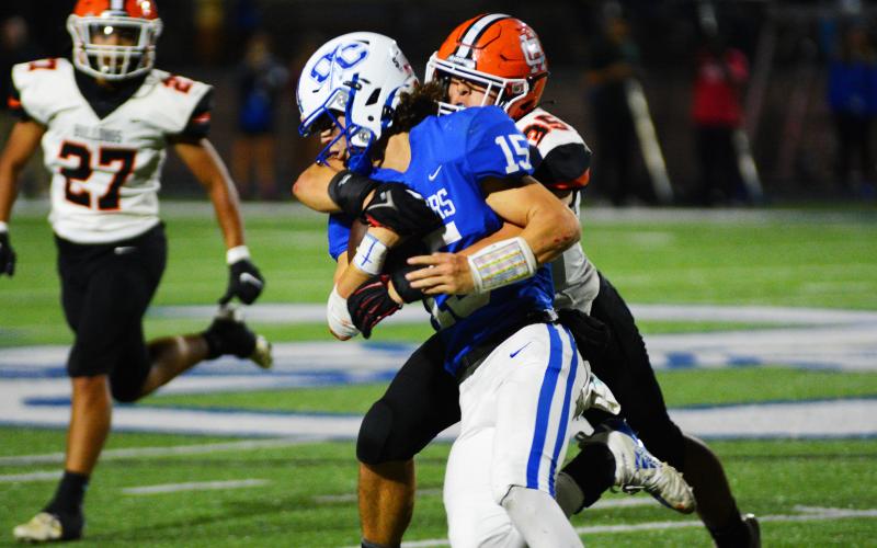 Cyrus Bowen brings down the Warriors’ quarterback.