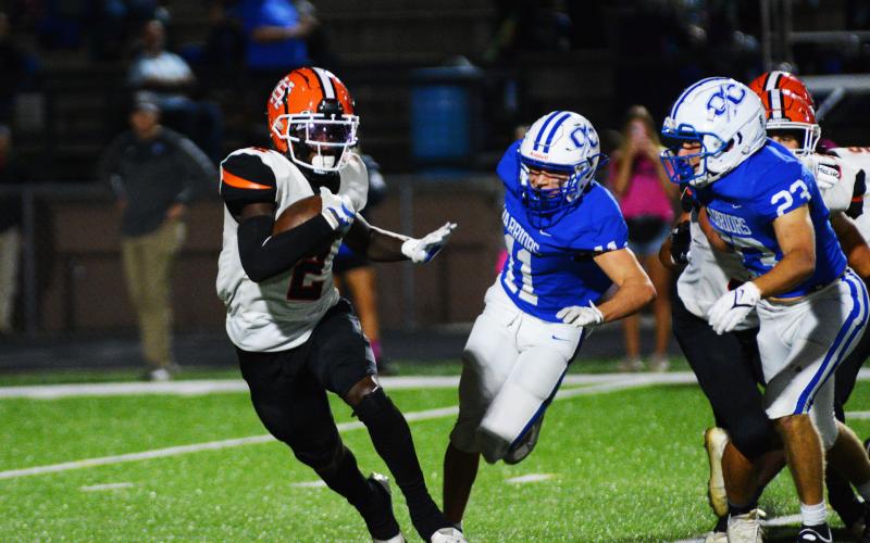 Paul Davis makes a cut to avoid Oconee defenders on a kickoff return.