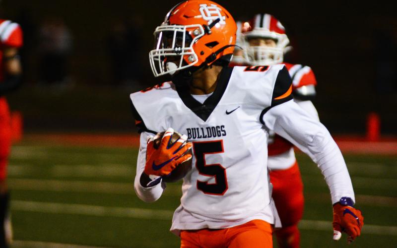Jashon Gaines puts the offense in good field position with a sizable kickoff return.