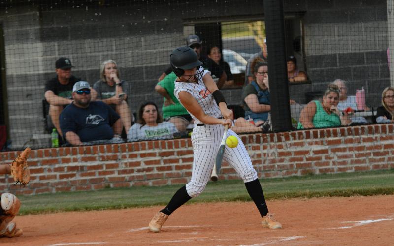 Junior outfielder Emma Faust goes 6-12 from the plate in the past three games for Hart.