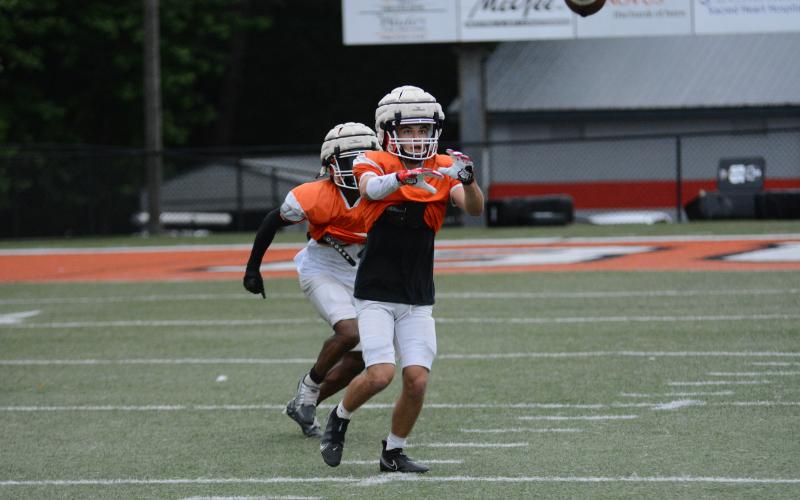 Rising senior wide receiver Pearce Mewborn (pictured) and rising senior tight end Isaac Durrett complete the catch during the Dogs’ seventh spring practice on Monday, May 13 inside Herndon Stadium.