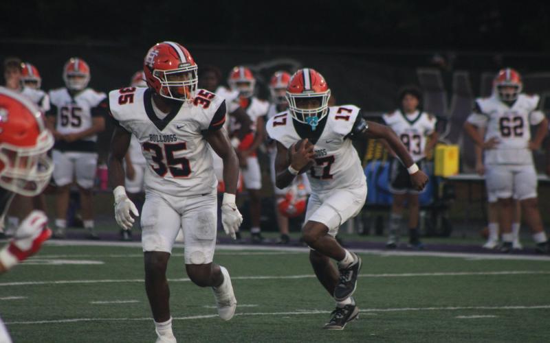 Sophomore quarterback Kurston Curry (17) scrambles on the quarterback keeper in the 28-25 loss to Lumpkin County. Photo by Eligah Roper/The Dahlonega Nugget