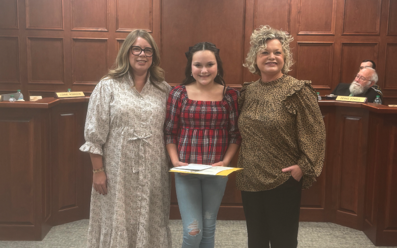 Harper Carruth (center), fifth grader at Hartwell Elementary School, daughter of Dustin and Ashley Carruth, was the selected artist for this year’s Christmas card from the Hart County Charter System. Carruth is flanked by Board Chair Kim Pierce (left) and Superintendent Jennifer Carter (right).