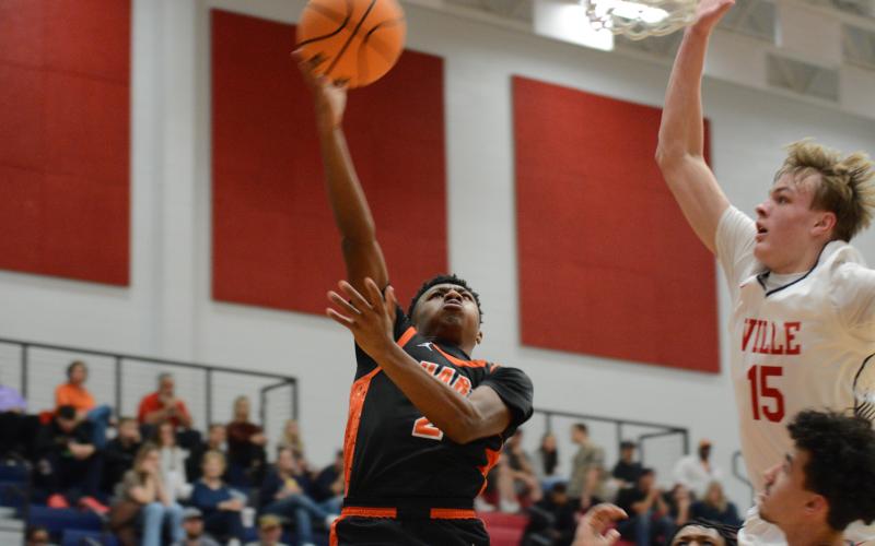 Pictured is junior guard Zaylen Shealer going in for the layup.