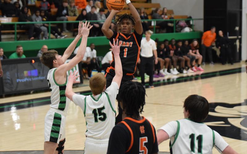 Sophomore guard Kurston Curry nails the midrange jumper over a pair of Lions defenders in the 79-67 loss to Franklin County, as Curry scored 19 points in the loss on Jan. 14. Photo by Shane Scoggins/Franklin County Citizen Leader.