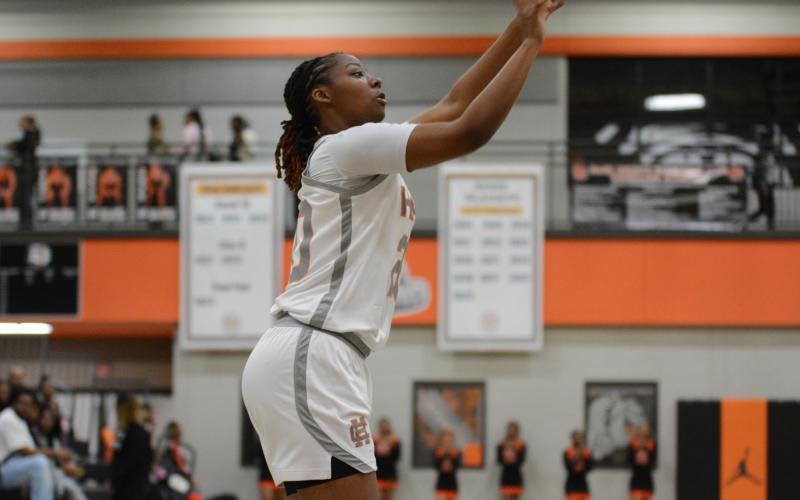Londen Durrett posted 12 points, five rebounds, and three assists in the 70-52 win over Prince Avenue.