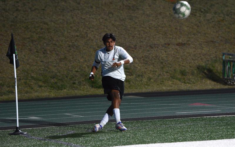 Center back German Franco sends the corner kick into play in the 4-2 loss to Franklin. (Photo/Benjamin London)