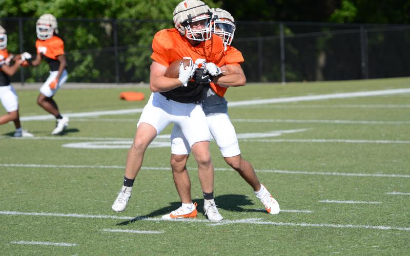 Rising senior tight end Coleman Moore makes the catch against rising junior defensive back Kaidyn Allen. (Photo/Benjamin London)