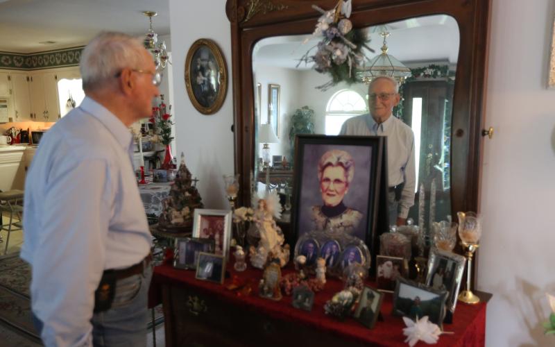 Evans reflects on his life with Evelyn in their home. When he’s not counting cars, Evans enjoys maintaining his yard – including cutting grass – and his home he shared with his wife of 72 years, Evelyn. (Photo/Rose Scoggins)