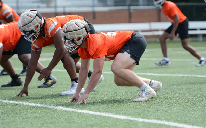 Rising senior defensive lineman Hunter Dutton lines up before the snap during a practice. (Photo/Benjamin London)