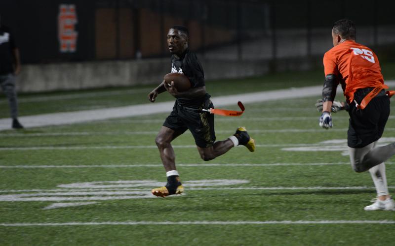 KJ Moore rushes for a touchdown. (Photo/Benjamin London)