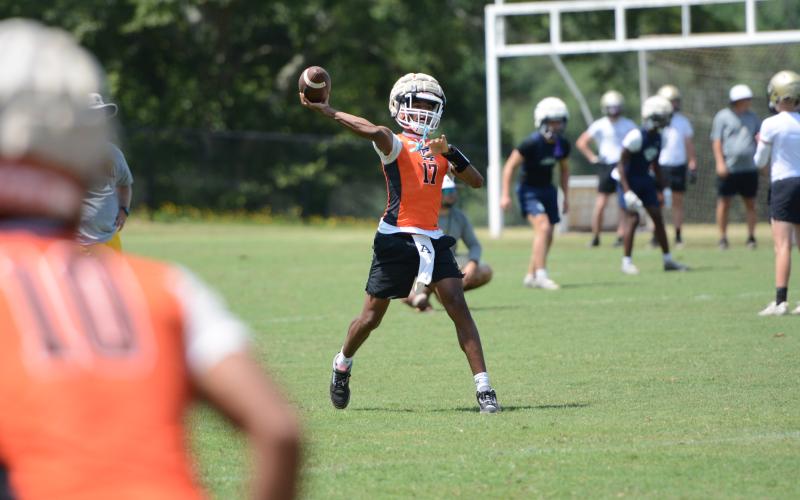 Rising junior quarterback Kurston Curry rearing back for a pass. (Photo/Benjamin London)