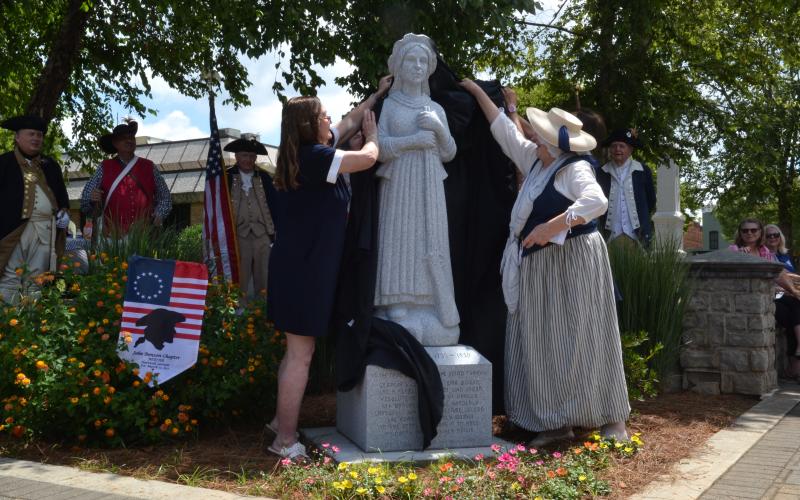 Members of the John Benson Chapter of the Daughters of the American Revolution and local historian and Nancy Hart impersonator Sara Lesseur unveiled the new Nancy Hart statue on June 18. (Photo/Adriana Cascio)