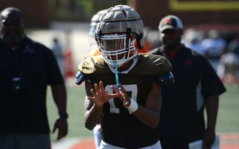 Kurston Curry awaiting the snap during a football practice (Photo/Benjamin London)