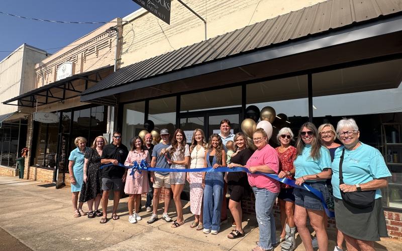 Hartwell Main Street held a ribbon cutting for Luxy Locks, located at 28 S. Forest Ave., following its opening Aug. 21. “We’re so excited to see a new business on South Forest putting a building in action that has been closed for many years!,” Economic and Community Development Director Jason Ford said after the ribbon cutting. (Photo submitted by Jason Ford)