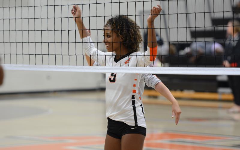 Volleyball’s sophomore middle Trinity Freeman earns Athlete of the Week. (Photo by Benjamin London)