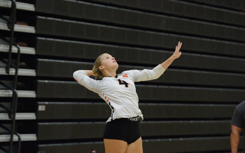 Volleyball’s senior libero Erin Miller earns Athlete of the Week. (Photo by Benjamin London)