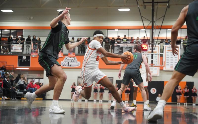 Boys basketball’s senior forward Riyan Partlow earns Athlete of the Week. Photo by Ric Williams.
