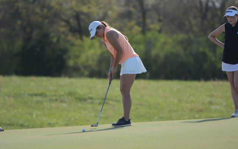 Lady Dogs’ senior golfer Ashton King earns Athlete of the Week. Photo by Benjamin London.