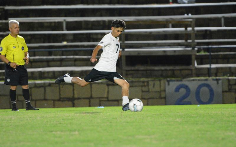 Soccer’s junior midfielder Noé Ramírez Padilla earns Athlete of the Week. (Photo by Benjamin London)