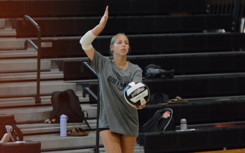 Volleyball’s junior defensive specialist Ellie Corbett earns Athlete of the Week. Photo by Benjamin London.