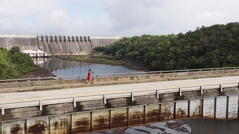 Photo submitted by Jessie Bitter — Steven Cooper dribbles his basketball across the Louie Morris Bridge on U.S. Highway 39 Tuesday morning past the Hartwell Dam on his way into South Carolina. 