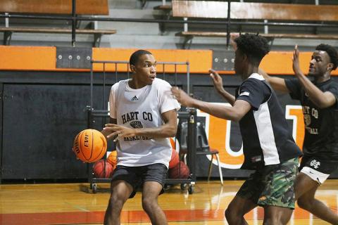 Sunshot by Grayson Williams — Shone Webb looks for a teammate to pass to during a practice drill on Oct. 29 at Hart County High School. 