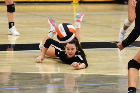 Sunshot by Grayson Williams - Aliza Hart dives for a ball on Tuesday at Hart County High School in the Volleydogs’ win over Franklin County. 