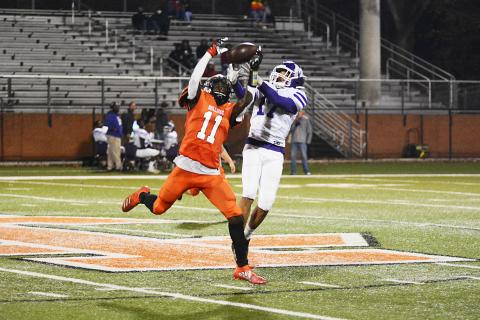 Paul Davis attempts to bring in a catch during a home game this past season. Davis and 20 other Bulldog players were named to the All-Region team recently.