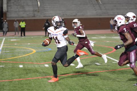 Sunshots by Grayson Williams Hart County’s Paul Davis flashes the peace sign towards defenders as he heads to the end zone in the Bulldogs 32-21 playoff loss to Carver (Atlanta) High School on Friday, Nov. 27 at Lakewood Stadium.