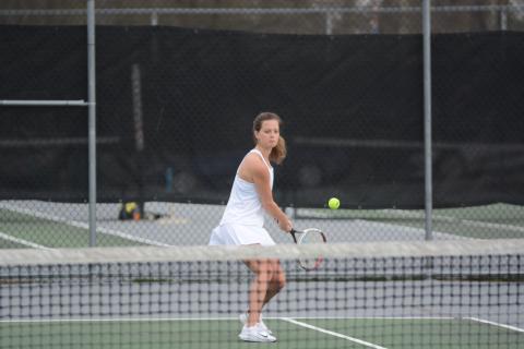 Sunshot by Grayson Williams Kylee Pitt returns the ball with a backhand against Monroe Area on Monday at Hart County High School.
