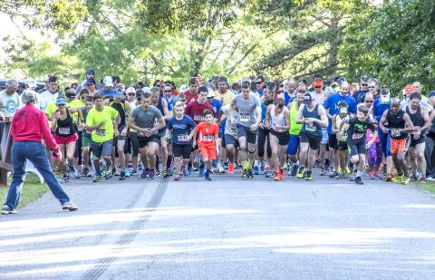 Runners in a past Dam Run prepare to take off at the starting line.