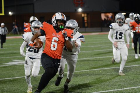 Malachi Kelley takes a screen pass for a big gain in the Oct. 29 game vs. East Jackson.