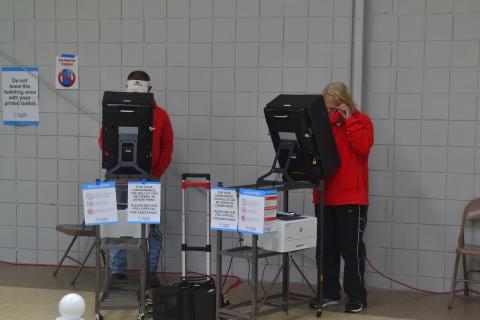 Voters cast their ballots for the City of Hartwell elections at the Hart County Recreation Center on Tuesday, Nov. 2. 