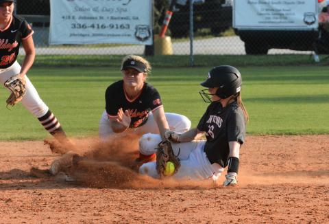 Annslee “Boo” Mitchell tags a runner out at second.